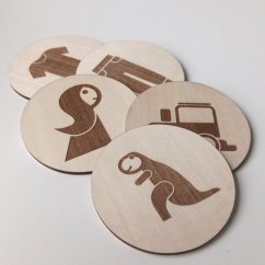 Dřevěný štítek kolečko - oblečení - kraťasy